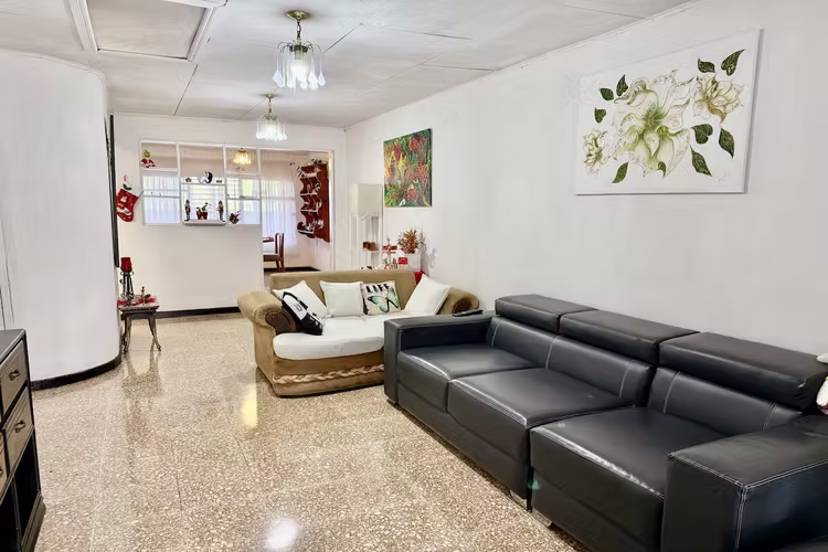 Se Vende casa esquinera uso mixto, Montufar. La Unión, Cartago.
