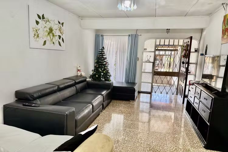Se Vende casa esquinera uso mixto, Montufar. La Unión, Cartago.