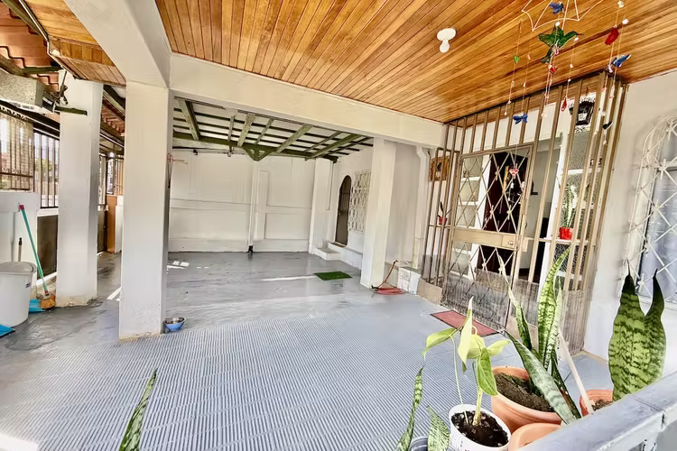 Se Vende casa esquinera uso mixto, Montufar. La Unión, Cartago.