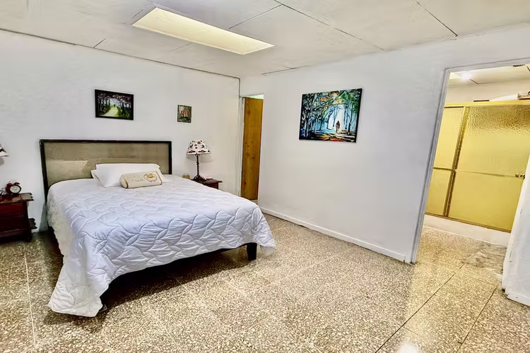 Se Vende casa esquinera uso mixto, Montufar. La Unión, Cartago.