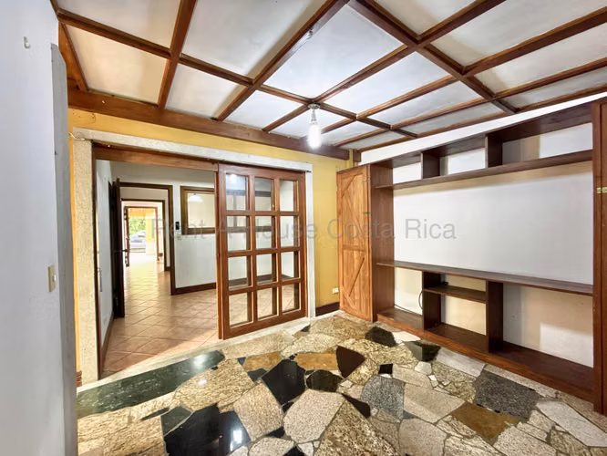 Venta de casa en San Francisco de Heredia. Cerca de todo.