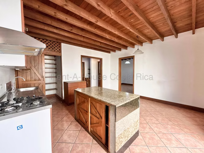 Venta de casa en San Francisco de Heredia. Cerca de todo.