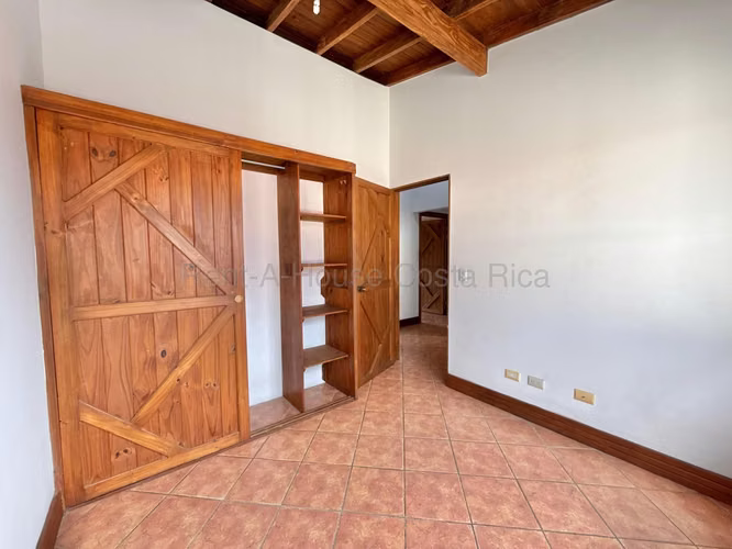 Venta de casa en San Francisco de Heredia. Cerca de todo.