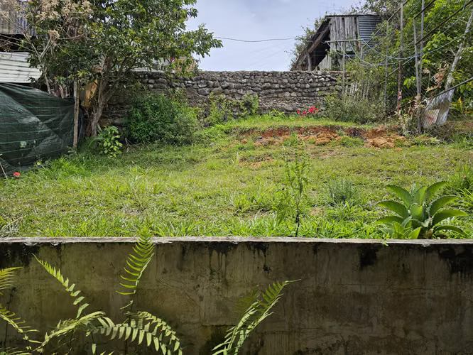 Propiedad con 2 casas en Agua Caliente de Cartago, Cartago