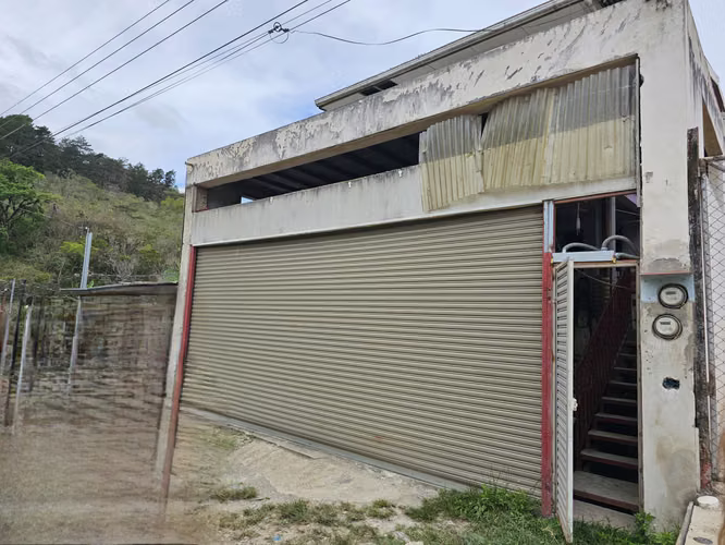 Propiedad con 2 casas en Agua Caliente de Cartago, Cartago