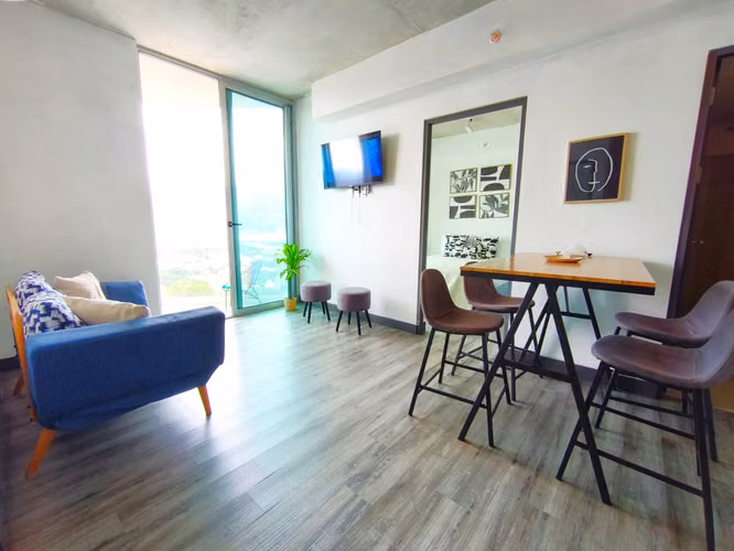 Amueblado, 2 hab, balcón, vista a montañas, Secrt Sabana, piscina y gimnasio - Imagen 8
