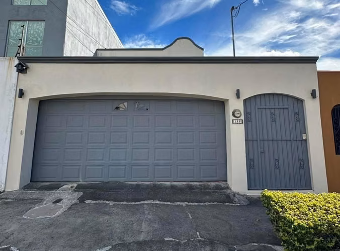 REDUCED!!!! BEAUTIFUL HOUSE FOR SALE in Residential in Pozos de Santa Ana, San José