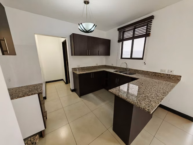 Venta de casa en condominio Atocha, Lagunilla, Heredia