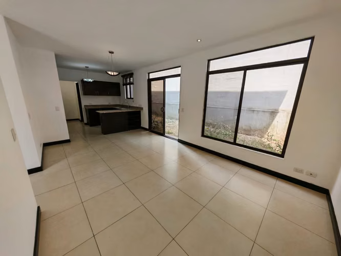 Venta de casa en condominio Atocha, Lagunilla, Heredia