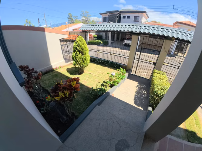Venta casa amplia en Moravia – 3 habitaciones y terraza BBQ (JS 1322 20) - Imagen 2