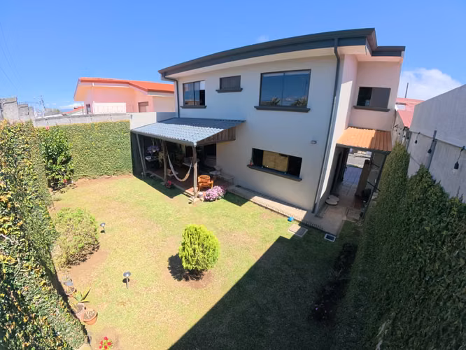 Venta casa amplia en Moravia – 3 habitaciones y terraza BBQ (JS 1322 20) - Imagen 12