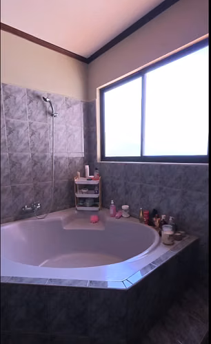 Venta casa amplia en Moravia – 3 habitaciones y terraza BBQ (JS 1322 20) - Imagen 11