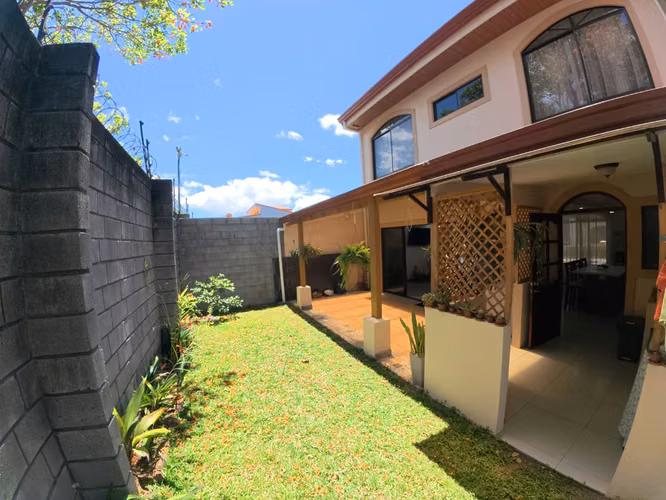 Oportunidad en Condominio– Casa reciente con excelente ubicación (JS 1322 19) - Imagen 9