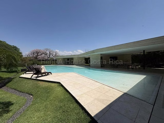 Alquiler de casa en Lindora Santa Ana