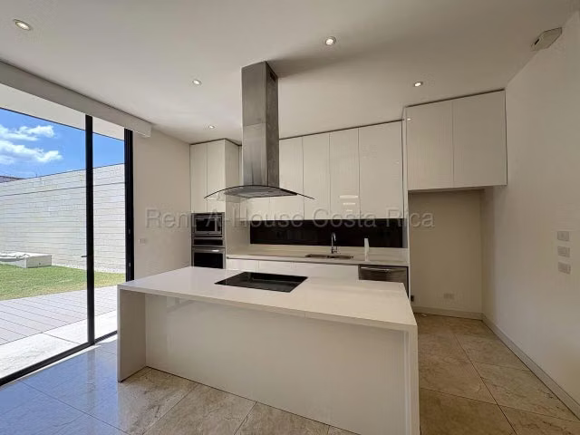 Alquiler de casa en Lindora Santa Ana - Imagen 11
