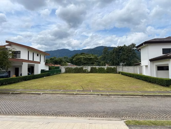 LOTE DE 651 M2 EN SANTA ANA-URUCA, COSTRUYE TU HOGAR IDEAL! MP-26-703