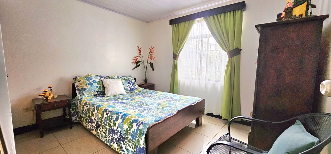 Venta de Casa en Desamparados AMPLIA ZONA VERDE