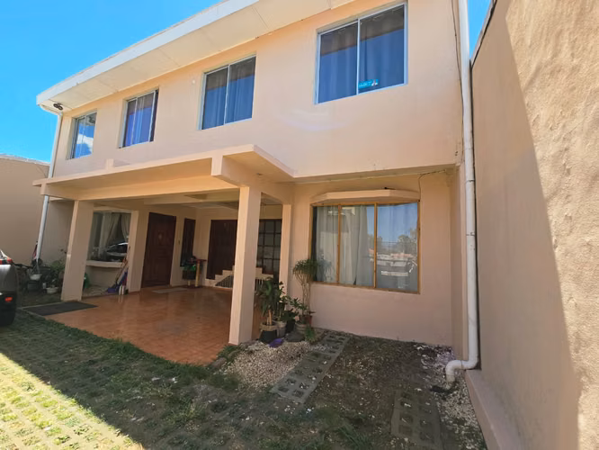 Propiedad con 3 apartamentos en San Francisco de Dos Ríos - EU