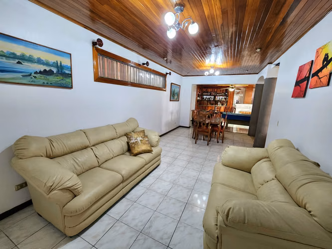 Venta de amplia casa en San Joaquín de Flores. Heredia. - Imagen 4