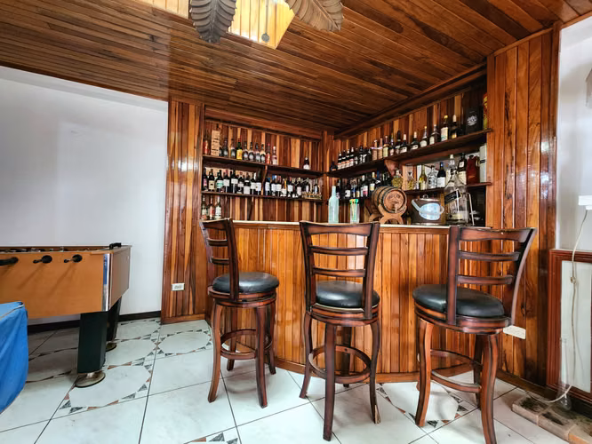 Venta de amplia casa en San Joaquín de Flores. Heredia. - Imagen 2