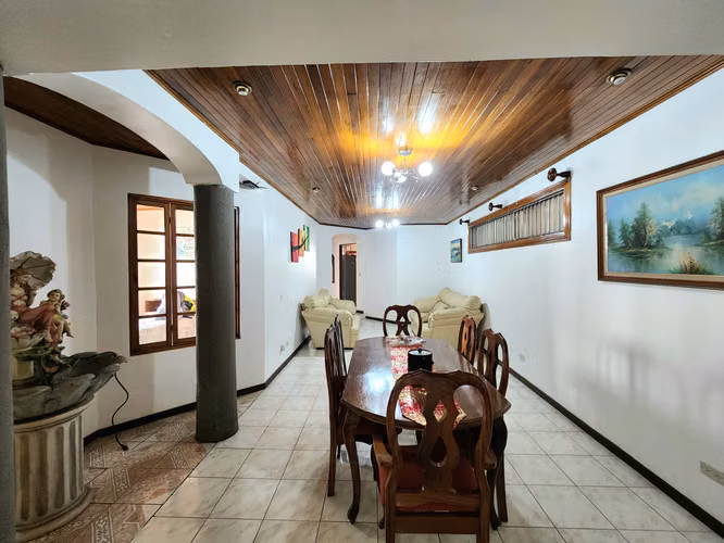 Venta de amplia casa en San Joaquín de Flores. Heredia. - Imagen 3