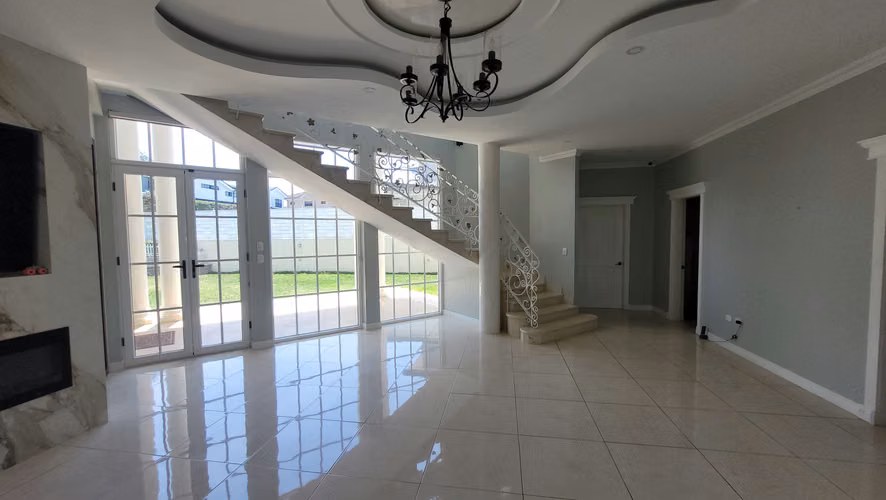 ALQUILER DE CASA ESQUINERA EN LOMAS DEL ZURQUI 4 HABITACIONES - Imagen 5