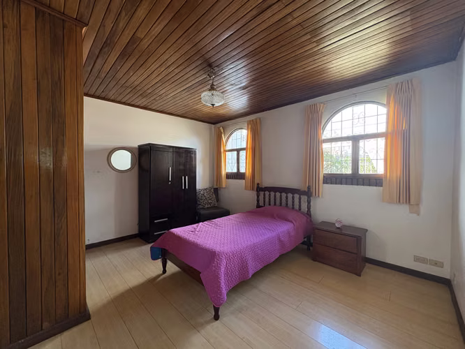 Terreno - Casa Esquinera frente a parque - Sabana Sur 372m2