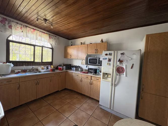 Terreno - Casa Esquinera frente a parque - Sabana Sur 372m2