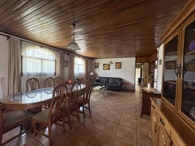 Terreno - Casa Esquinera frente a parque - Sabana Sur 372m2