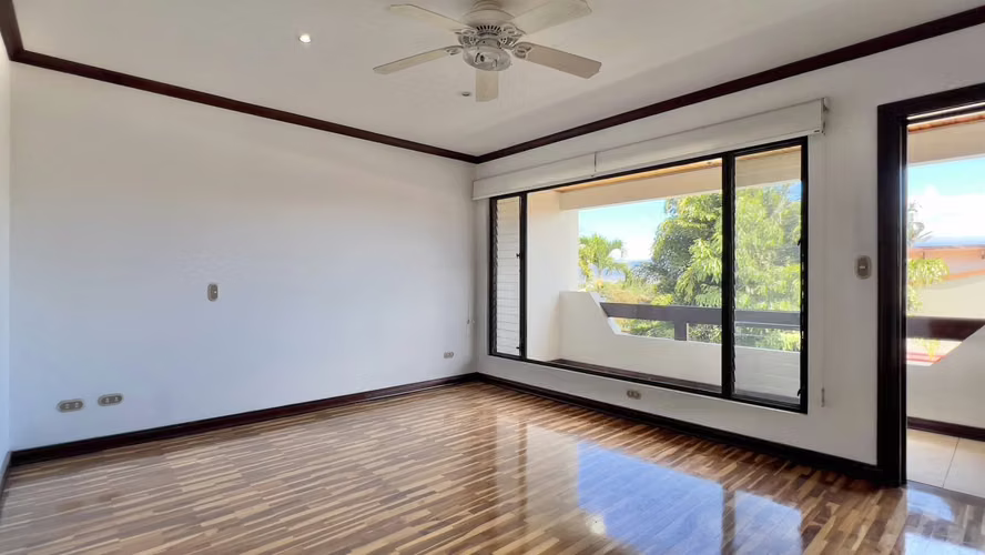 Exclusiva Casa en Venta en Condominio Privado, solo 4 unidades