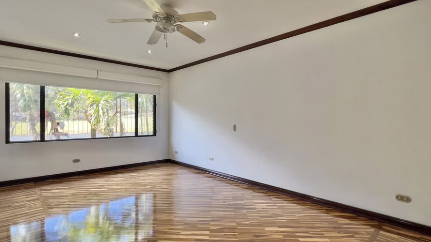 Exclusiva Casa en Venta en Condominio Privado, solo 4 unidades