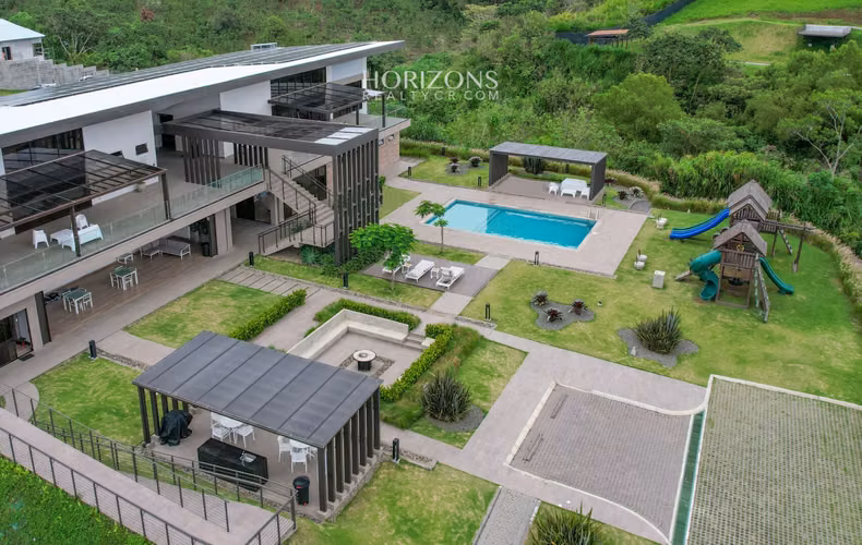 Casa en Venta en Condominio La Estefana con Jardín Privado y 4 Parqueos noj1104 - Imagen 15