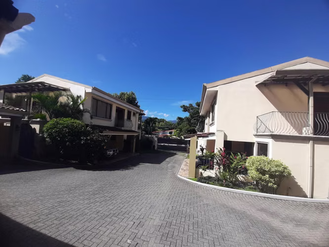 Santa Ana-Pereira. Beautiful, spacious house for sale,  MP 25-114