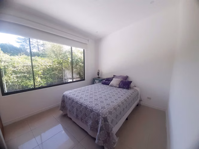 Santa Ana-Pereira. OPORTUNIDAD HERMOSA Y AMPLIA CASA MP 25-114