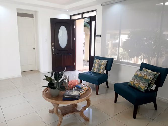 Santa Ana-Pereira. OPORTUNIDAD HERMOSA Y AMPLIA CASA MP 25-114