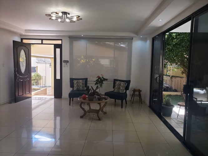 Santa Ana-Pereira. OPORTUNIDAD HERMOSA Y AMPLIA CASA MP 25-114