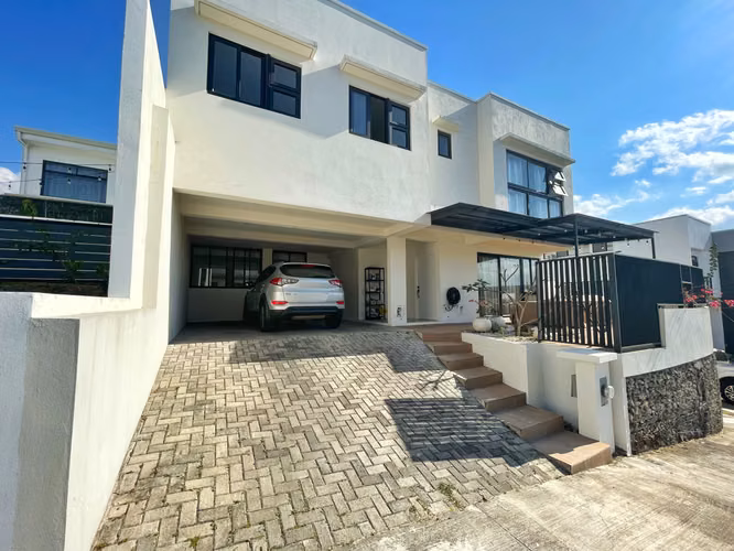 Price down!! Magnificent house in Escazú, privileged location! P468