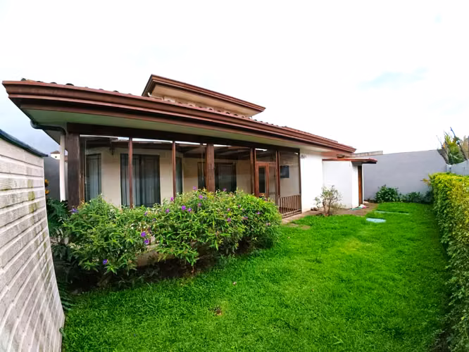 Elegancia, Espacio y Seguridad | Casa en Condominio (JS 1322 22)