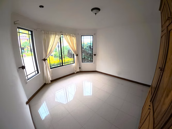 Elegancia, Espacio y Seguridad | Casa en Condominio (JS 1322 22)