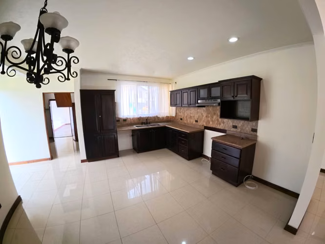 Elegancia, Espacio y Seguridad | Casa en Condominio (JS 1322 22)