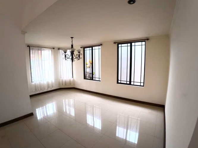 Elegancia, Espacio y Seguridad | Casa en Condominio (JS 1322 22)