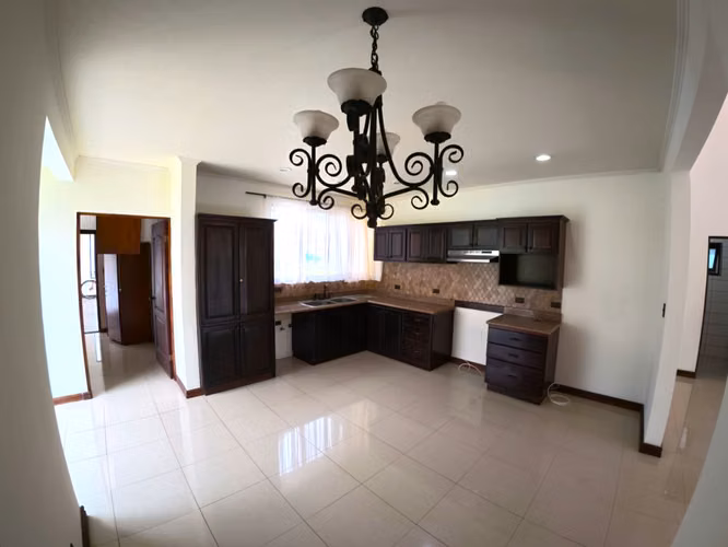Elegancia, Espacio y Seguridad | Casa en Condominio (JS 1322 22)