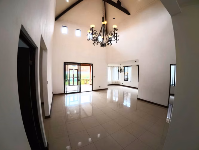 Elegancia, Espacio y Seguridad | Casa en Condominio (JS 1322 22)