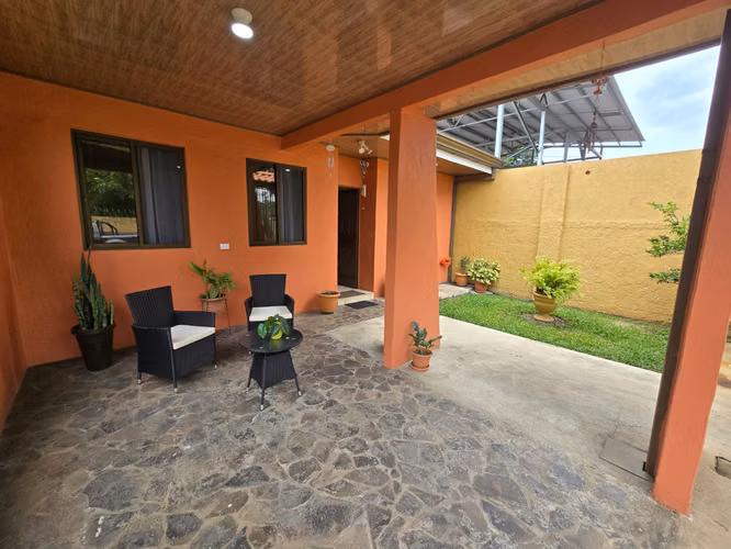 Venta Casa Alajuela 1 Planta, 3 Cuartos + Parqueo 1 carro + Patio 2 baños