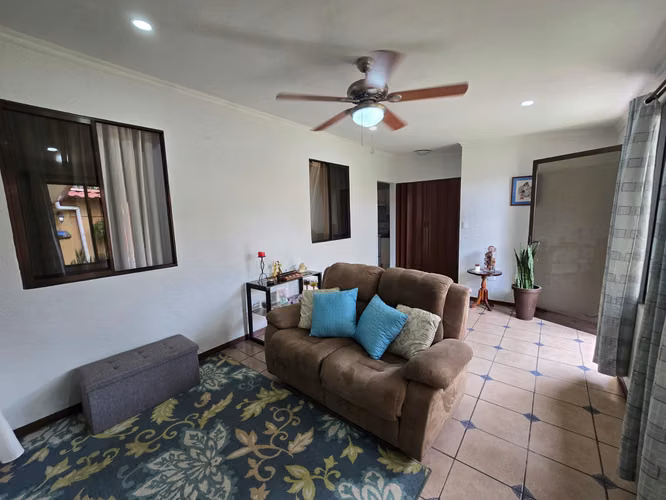 Venta Casa Alajuela 1 Planta, 3 Cuartos + Parqueo 1 carro + Patio 2 baños