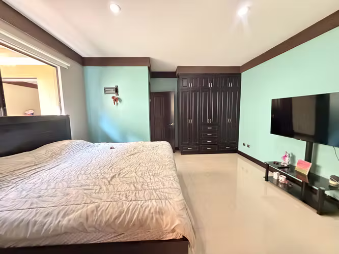 Venta de Casa en condominio con amplio lote – Guayabos de Curridabat