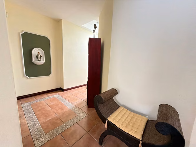 Venta Oportunidad en Río Oro – Casa de una planta con piscina en condominio exclusivo