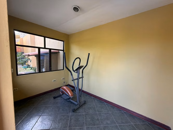 Venta Oportunidad en Río Oro – Casa de una planta con piscina en condominio exclusivo