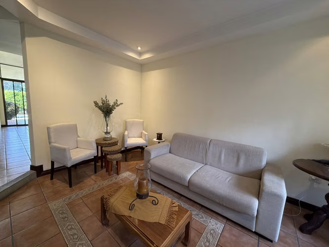 Venta Oportunidad en Río Oro – Casa de una planta con piscina en condominio exclusivo