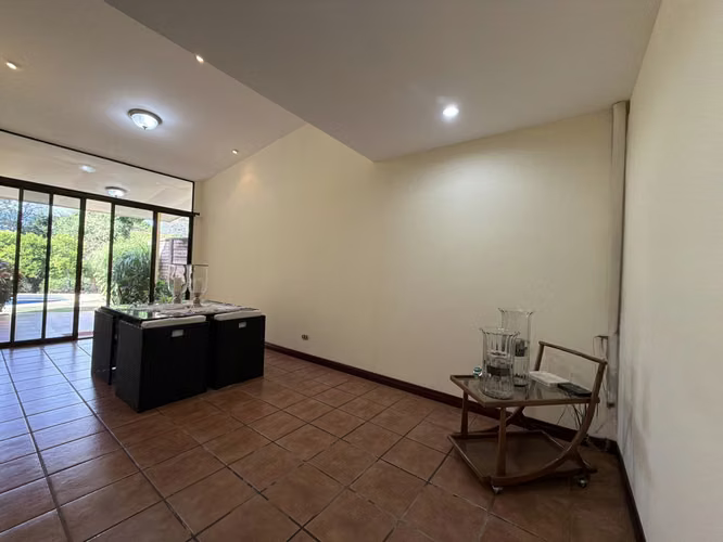 Venta Oportunidad en Río Oro – Casa de una planta con piscina en condominio exclusivo